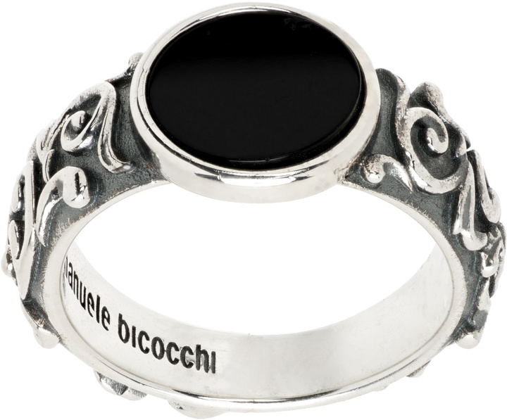 Photo: Emanuele Bicocchi Arabesque Onyx Chevalier Ring