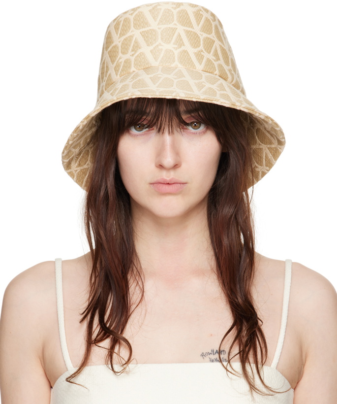 Photo: Valentino Garavani Beige Toile Iconographe Bucket Hat