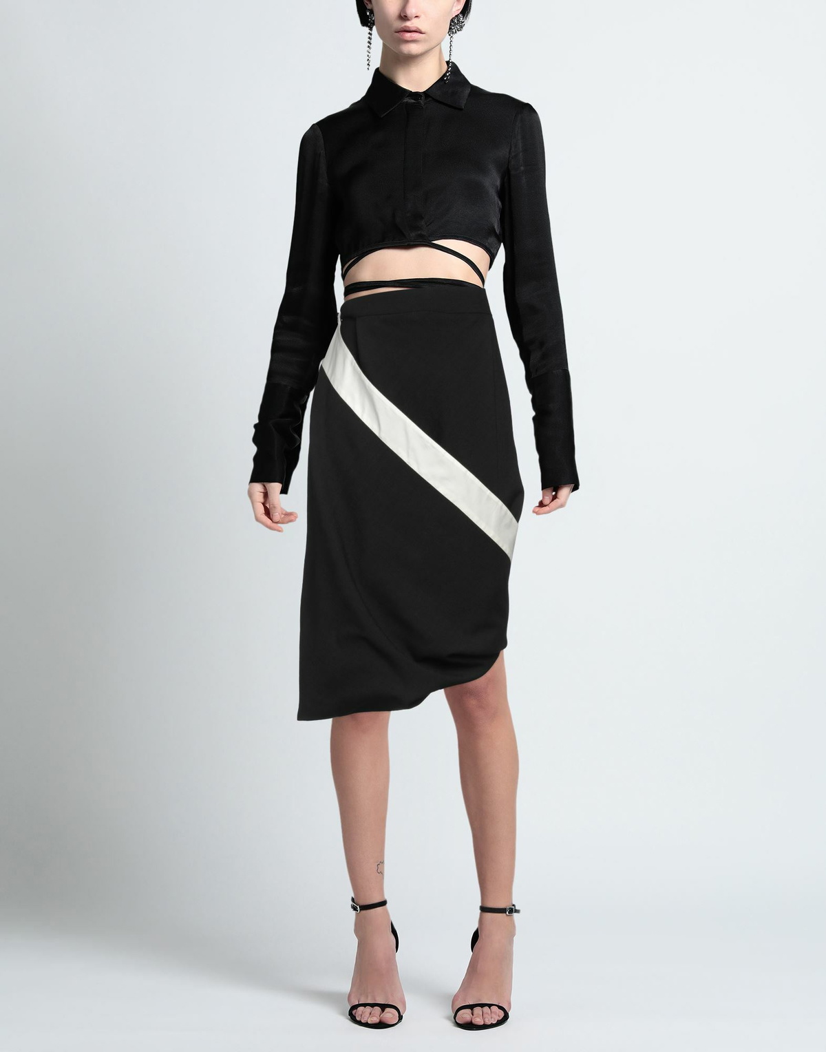 Quira Womens Midi skirt in Black
