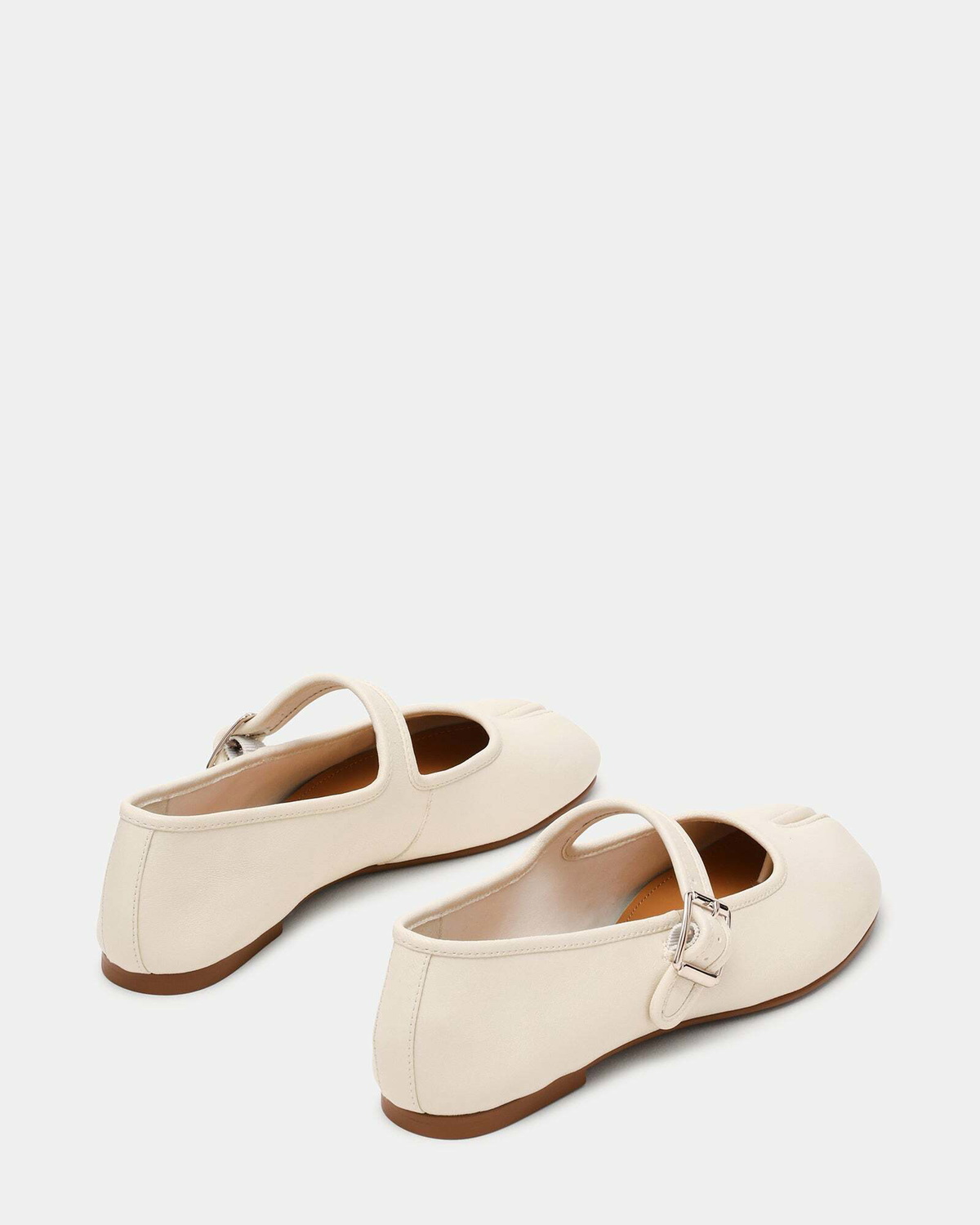 Steve Madden Calara Flats in White
