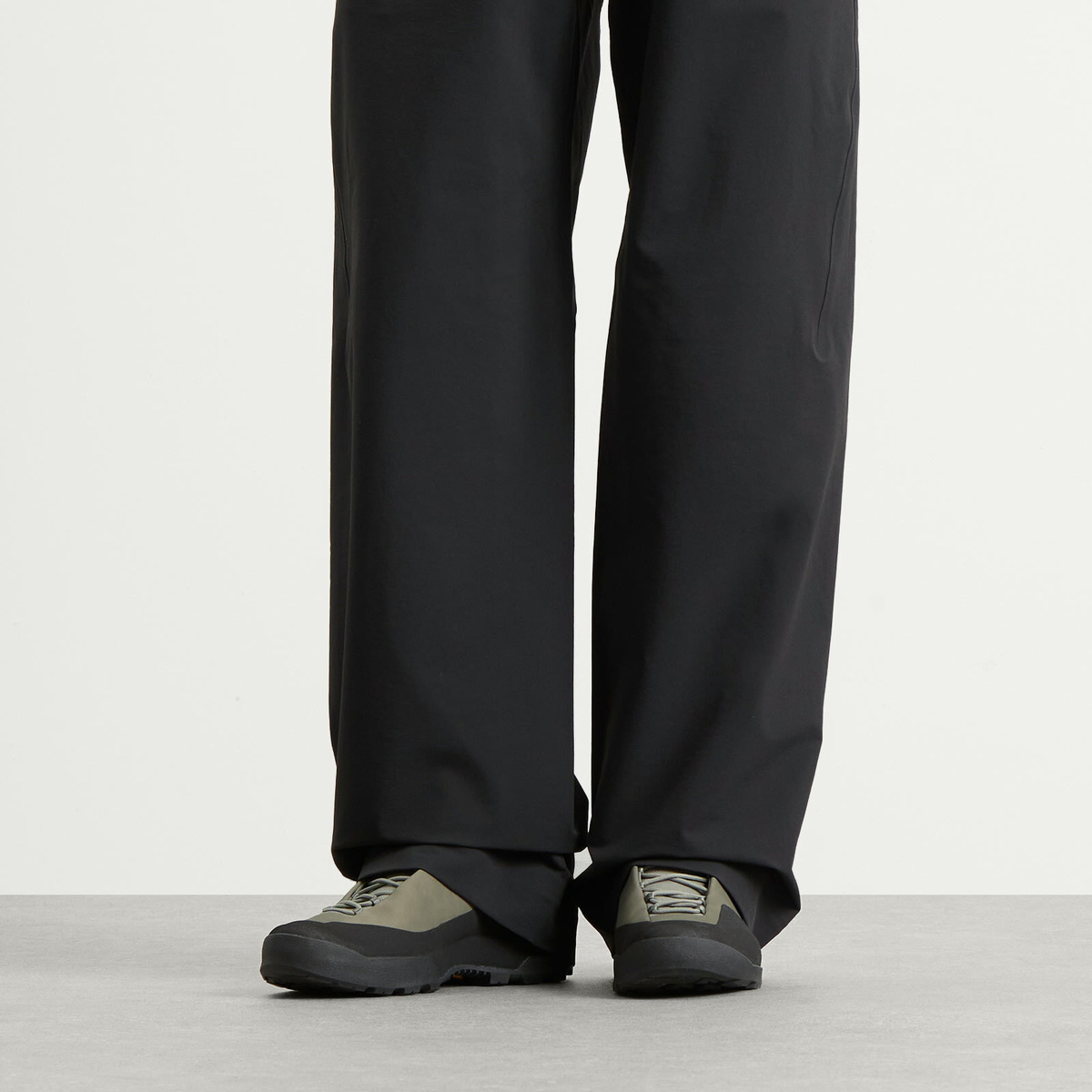 Arc'teryx Men's Konseal Sneakers in Forage/Black