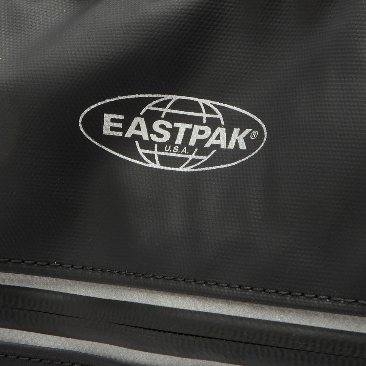 Eastpak Duffel Pack Medium in Tarp Black Reflect 