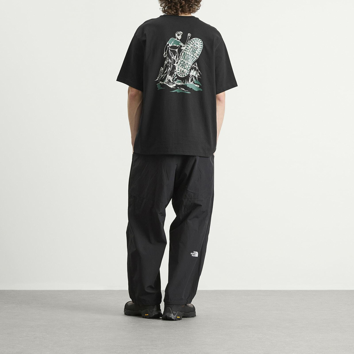 The North Face Men's HKE Backpack Relaxed T-Shirt in Tnf Black