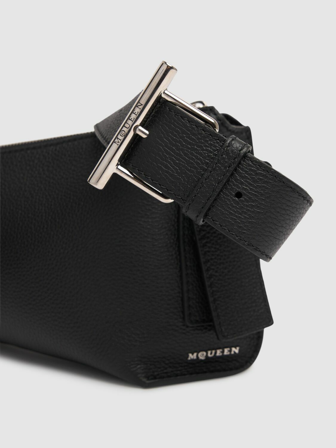 【ALEXANDER MCQUEEN】Tバー ミニポーチ◆関税送料込◆ ALEXANDER MCQUEEN Mcqueen T-bar Sling Pouch Alexander McQueen