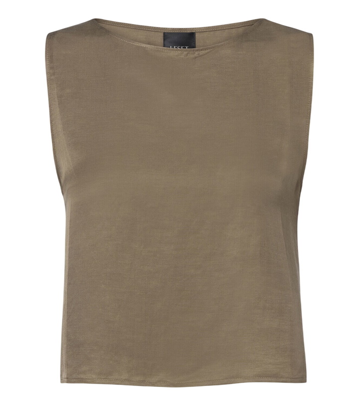 Photo: Leset Daniel crop top