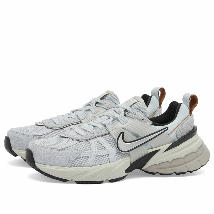 Photo: Nike Women's W V2K Run Sneakers in Platinum/Chrome