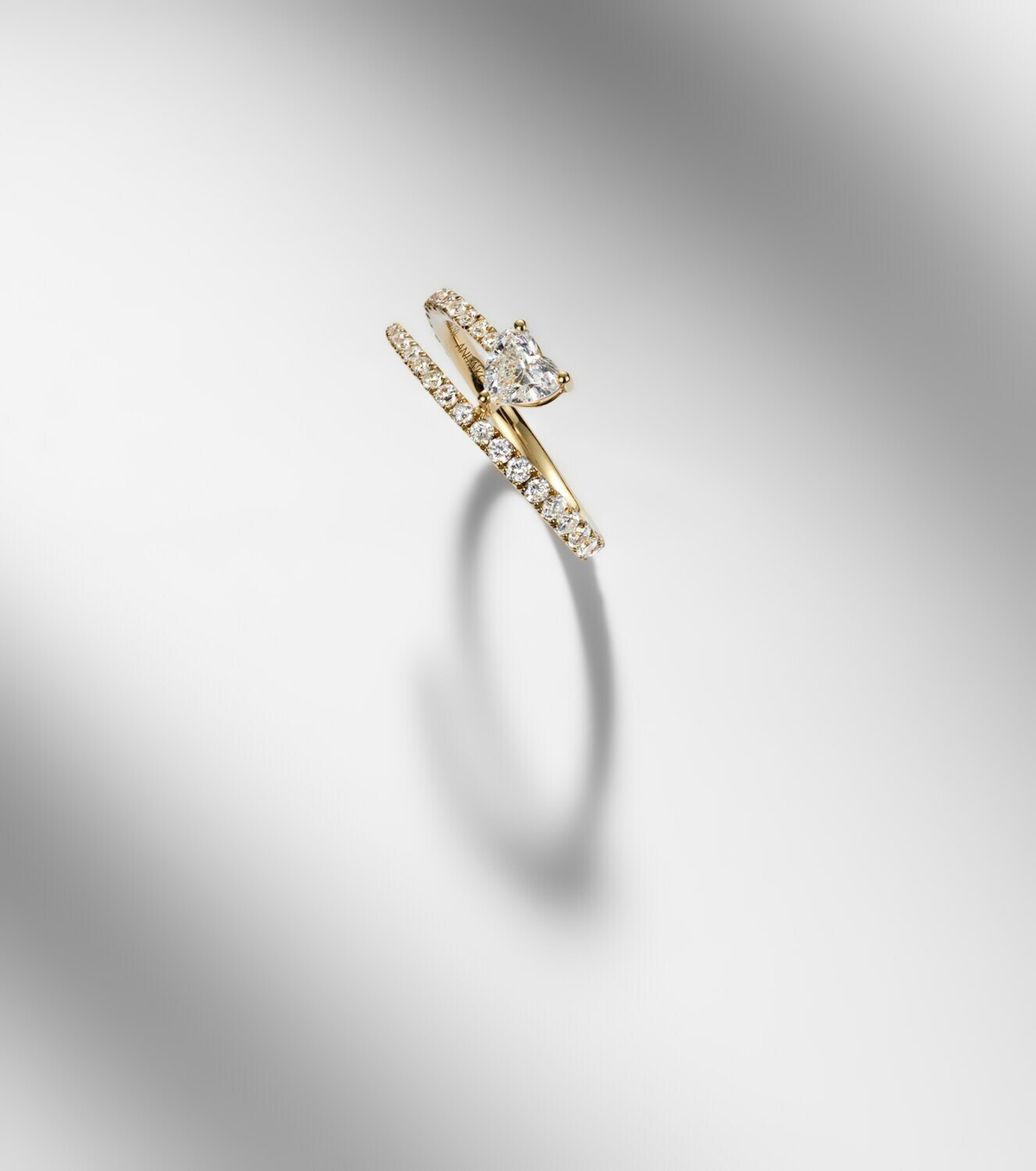 Anita Ko 18kt gold (750/1000) ring with diamonds