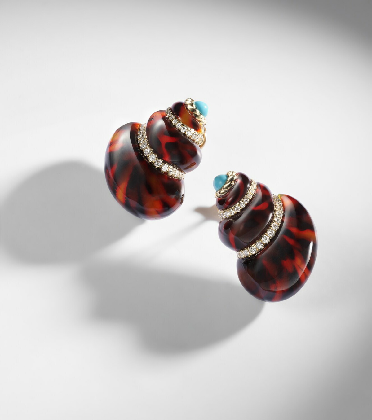 Yvonne Léon Coquillage 9kt gold earrings with diamonds and turquoise