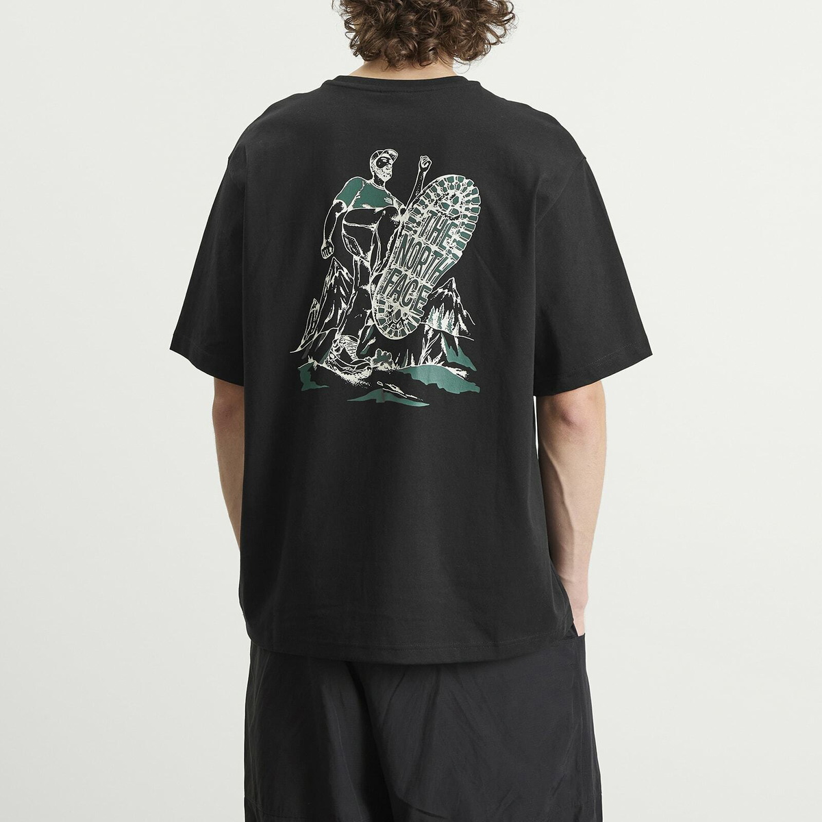 The North Face Men's HKE Backpack Relaxed T-Shirt in Tnf Black