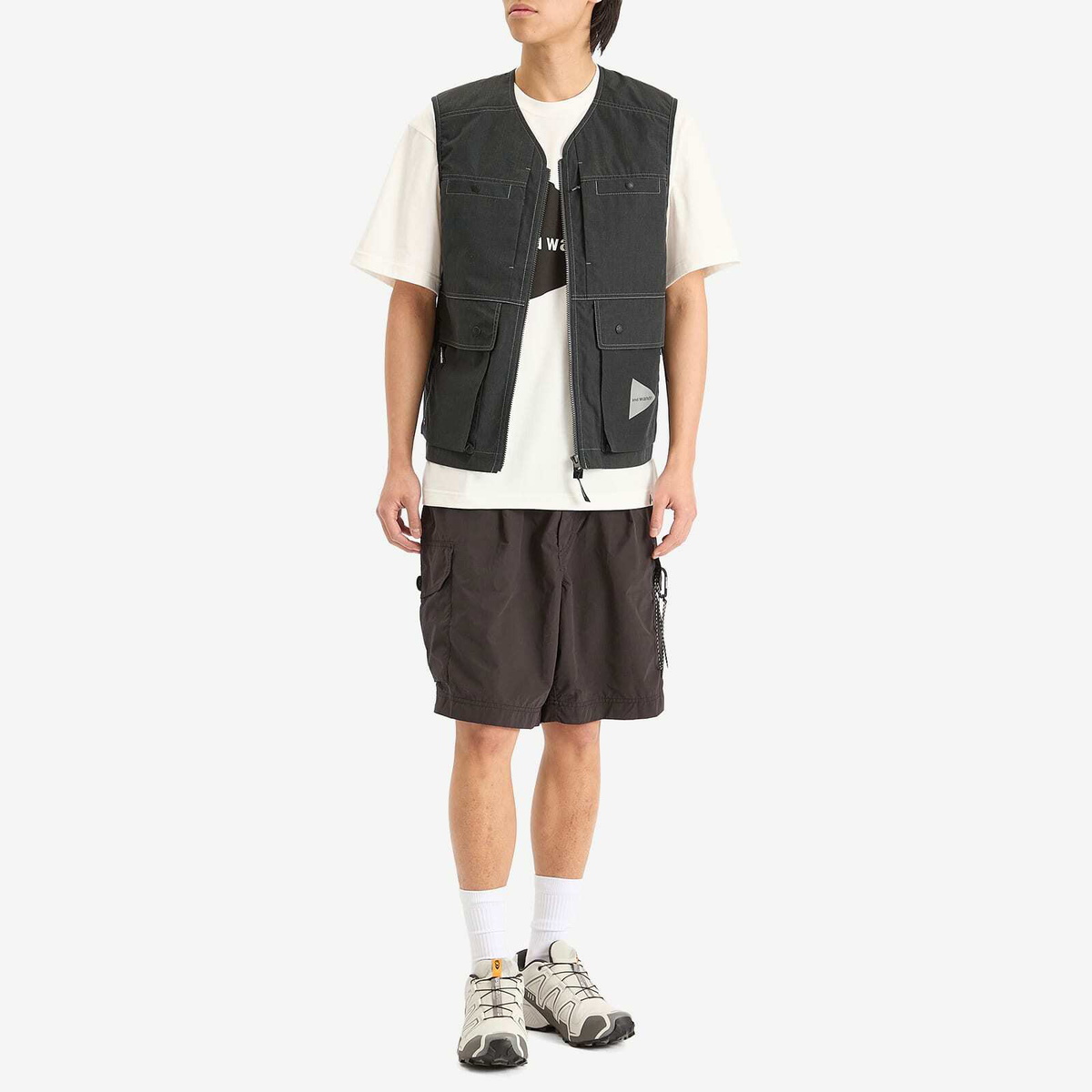 and wander Men's Tough Aramid Vest in Charcoal