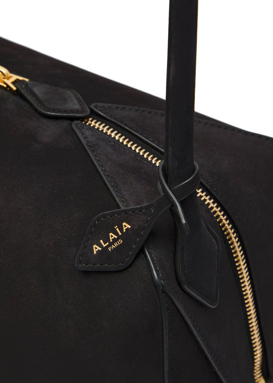 Alaïa Le Bulldog Grained Nubuck Shoulder bag - Black - One Size