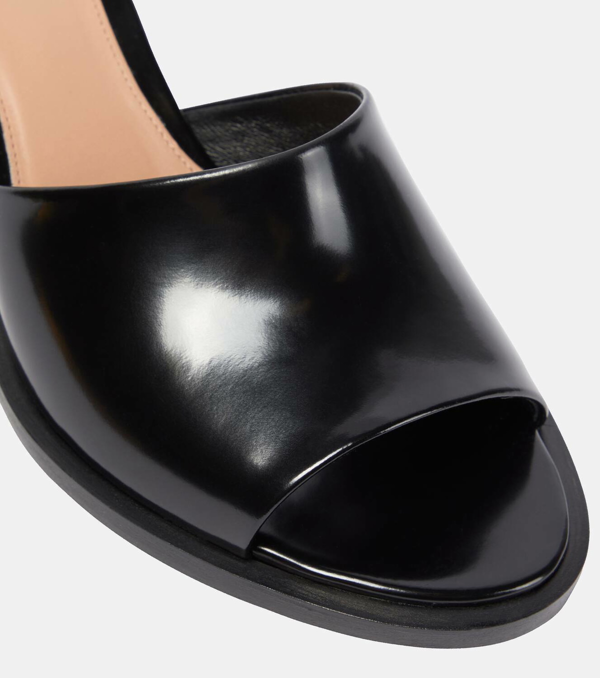 サンダル・ミュール Bottega Veneta \"Cha Cha\" open toe sandal BOTTEGA VENETA Cha-Cha patent-leather sandals | NET-A-PORTER