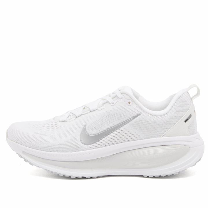 Photo: Nike Running Women's Vomero 18 W Sneaker in White/Silver/Photon