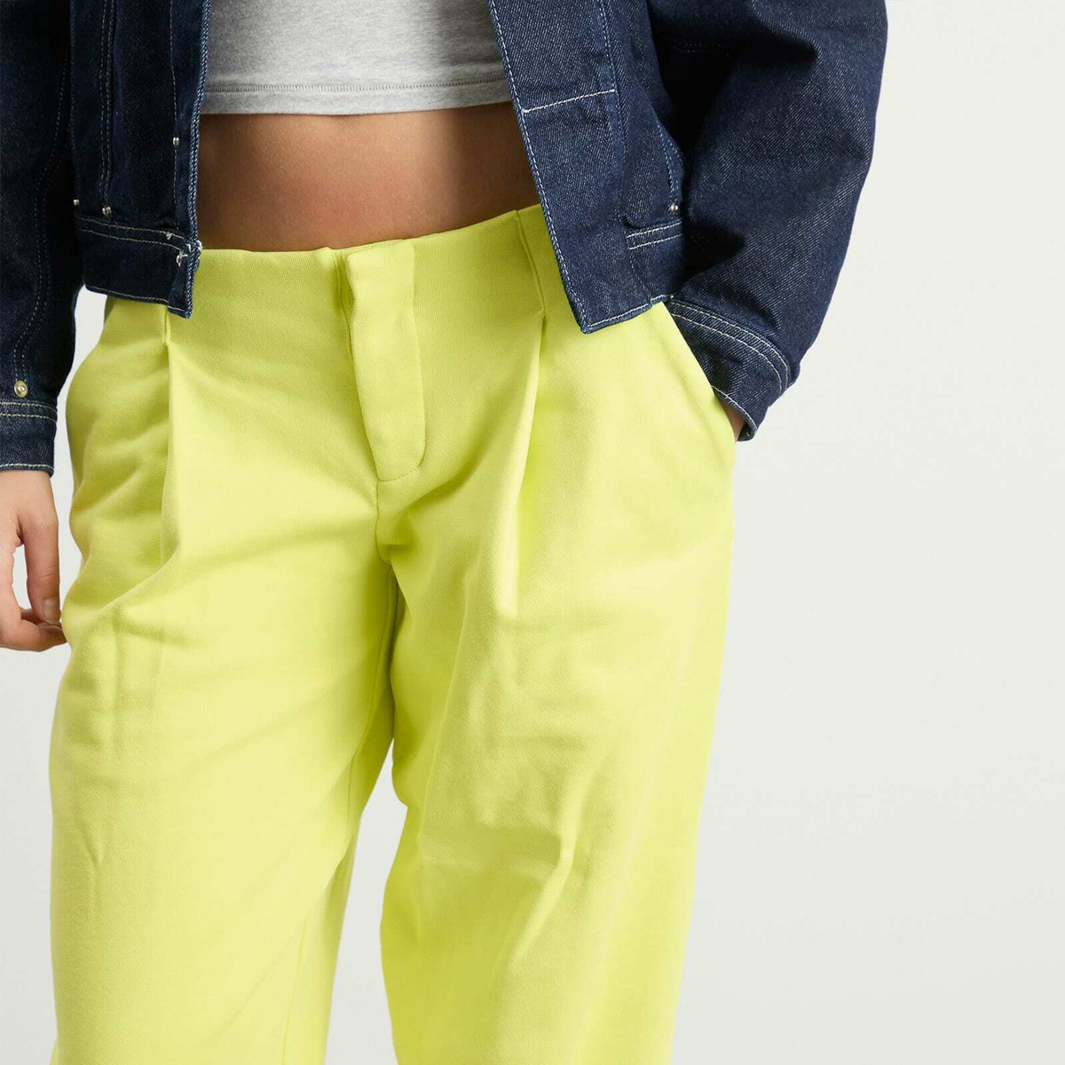 Peachy Den Women's Trixie Sweat Trouser in Highlighter