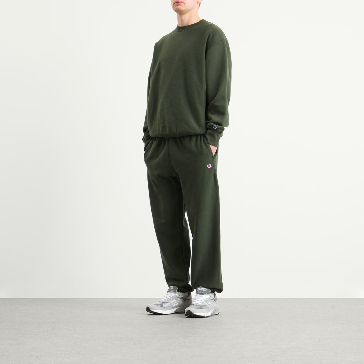Champion Men's Reverse Weave Loose Cuffed Sweat Pants in Forest Green