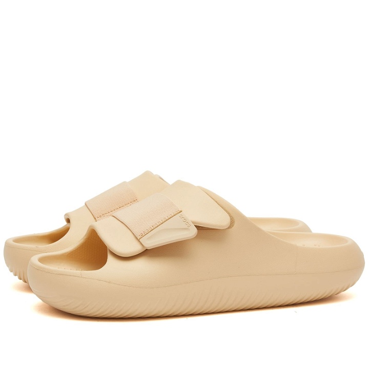 Photo: Crocs Men's Mellow Luxe Recovery Slide in Shitake