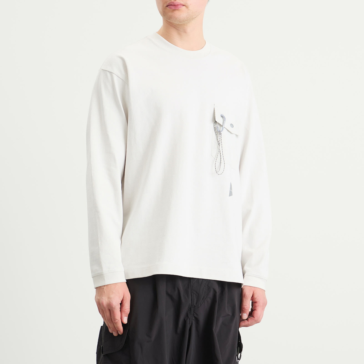 and wander Men's Heavy Cotton Longsleeve Pocket T-Shirt in Light Grey