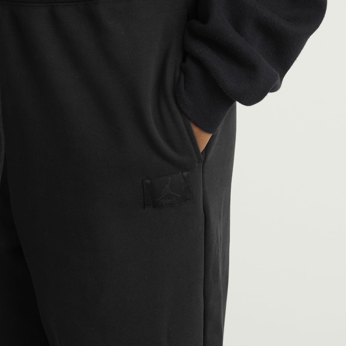 Air Jordan Women's Flight Fleece Open Hem Pant in Black/Smoke Grey