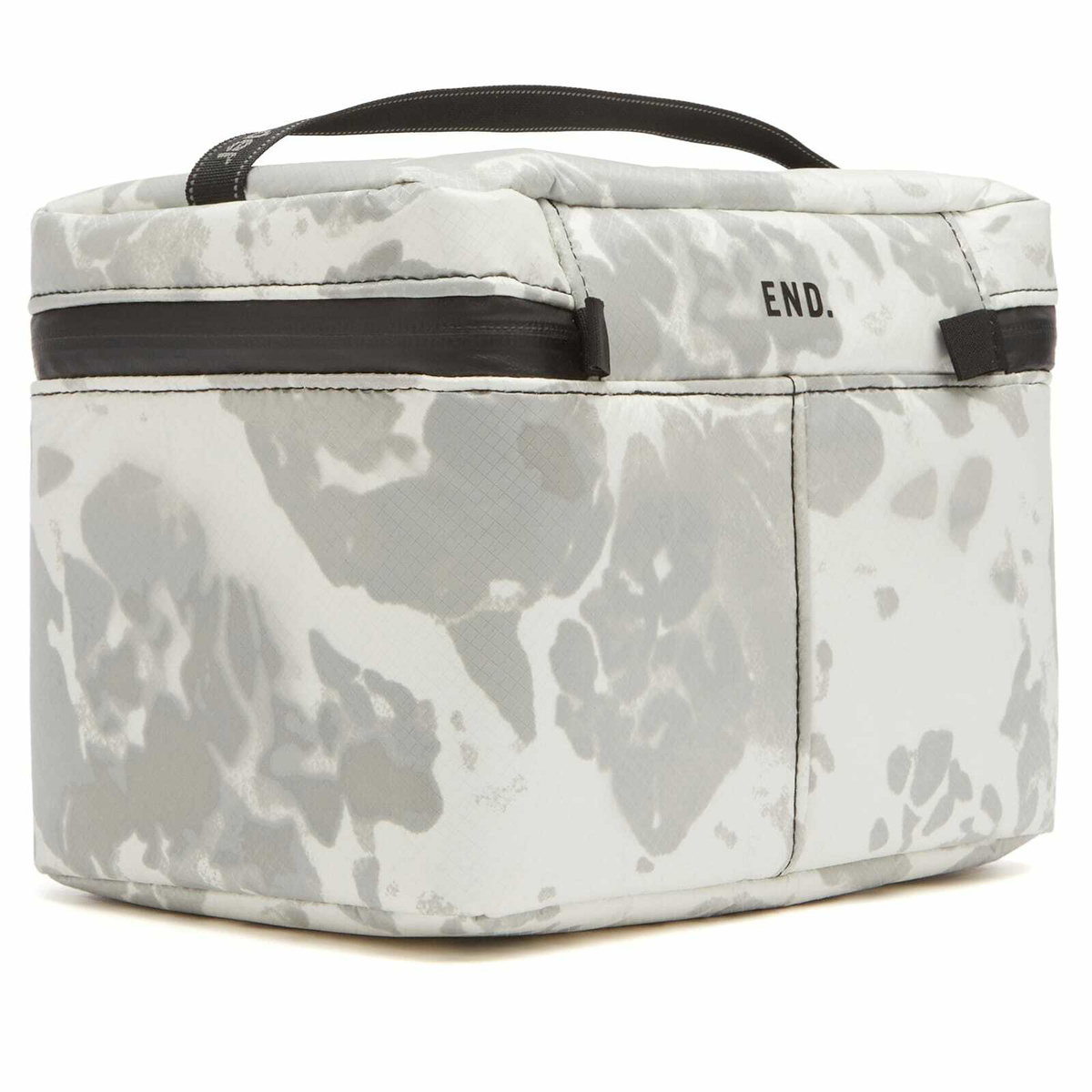 END. x and wander Cooler Box in L.Grey 