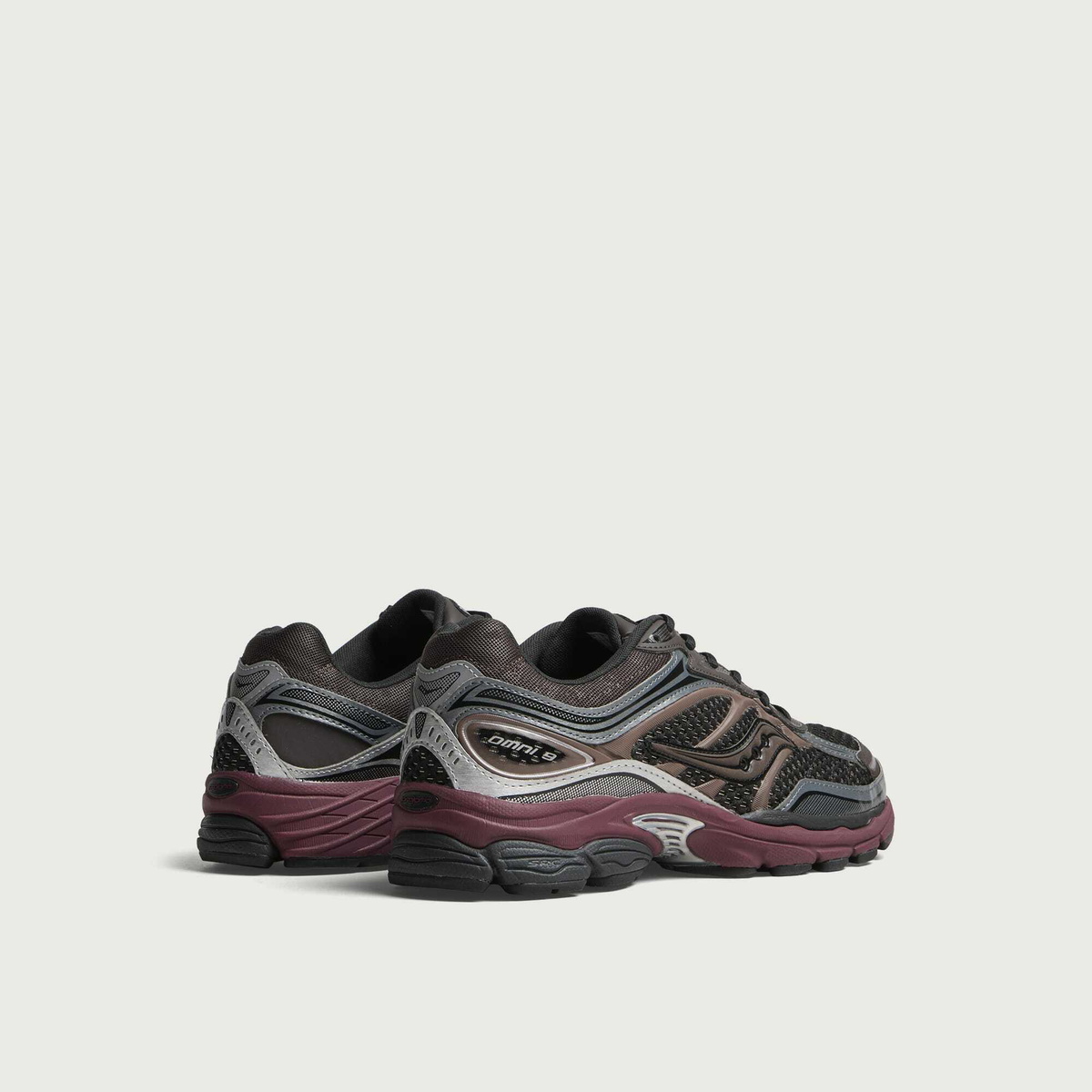 Saucony Men's Progrid Omni 9 Tech Premium Sneaker in Black/Torte