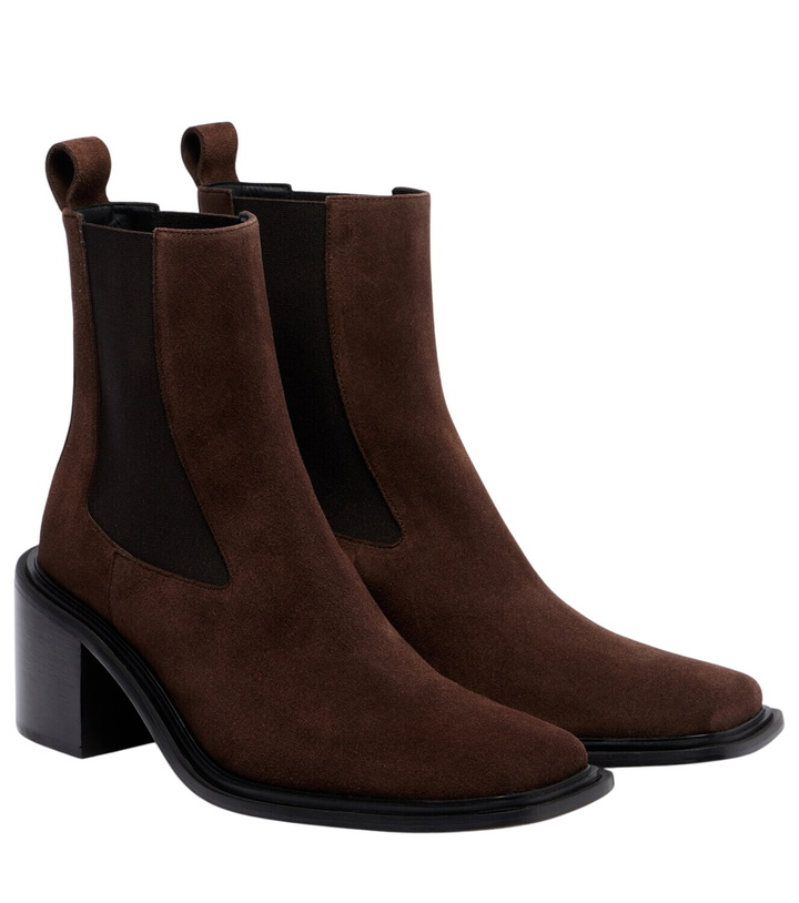 Photo: Souliers Martinez Dallas 60 suede ankle boots