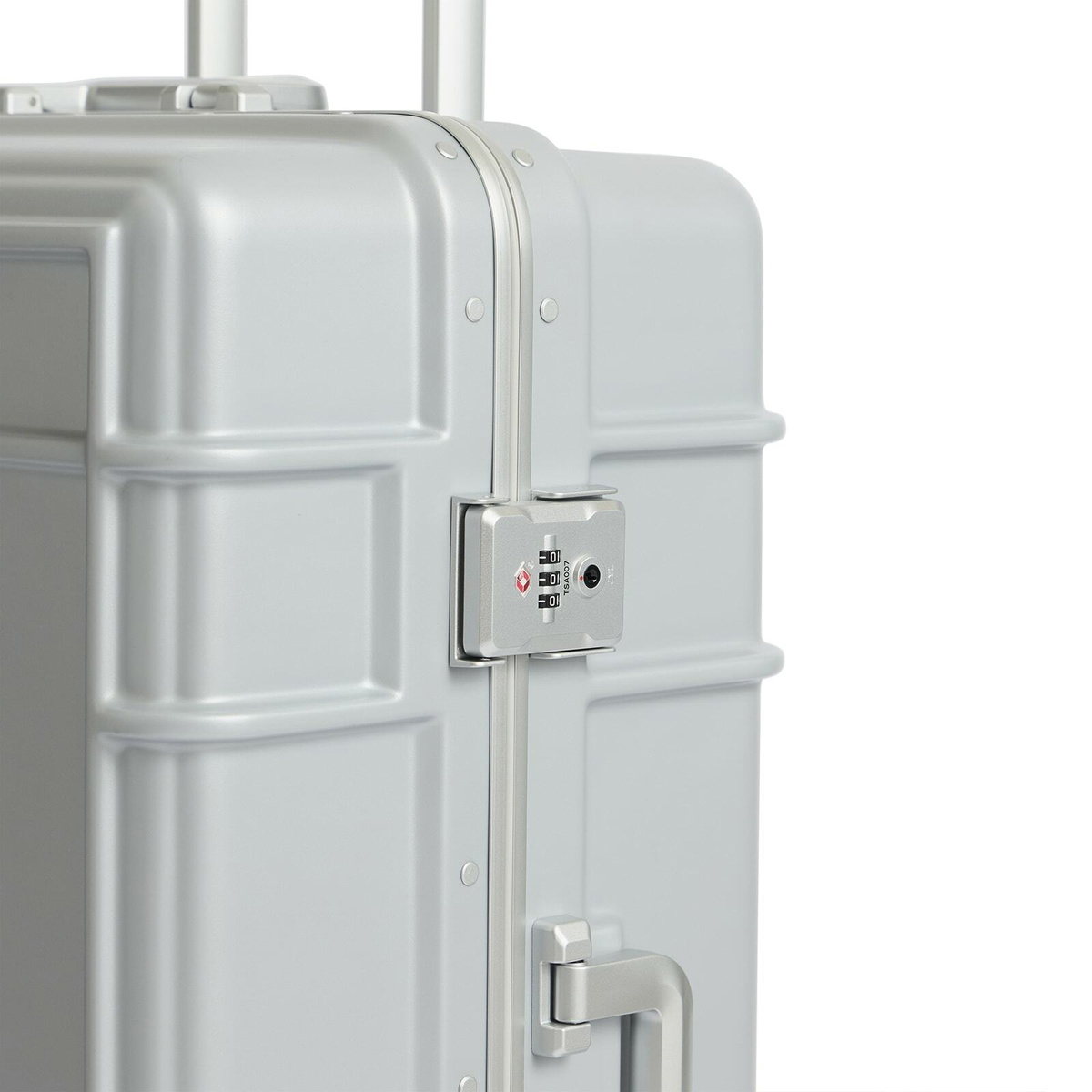 Eastpak Resist'r Luggage Case - Large in Metal Silver 