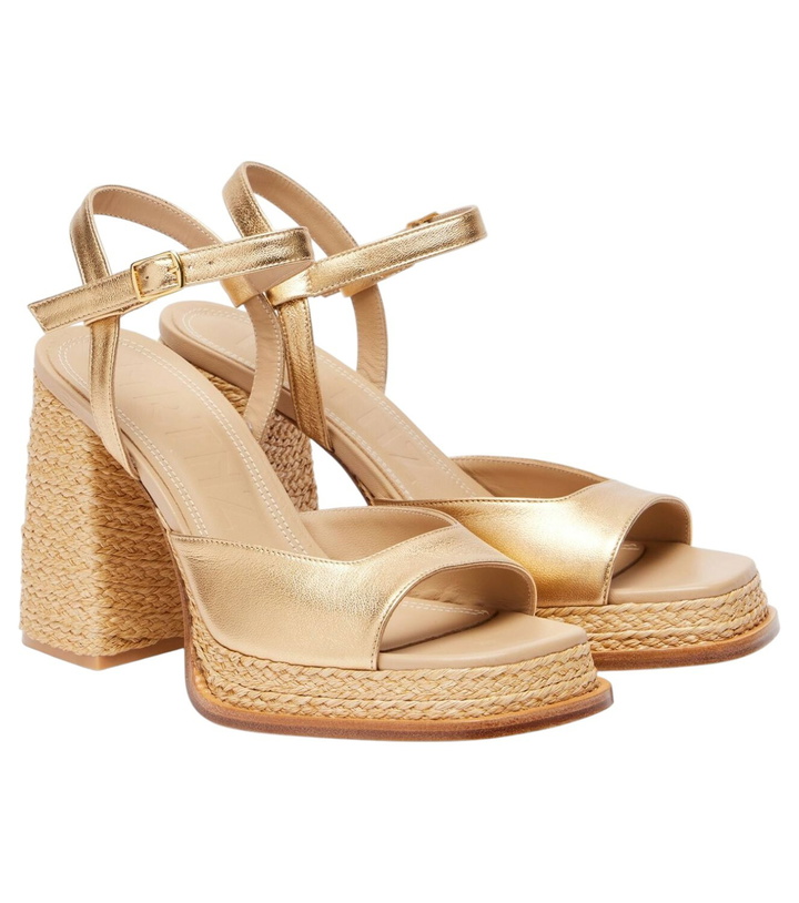 Photo: Souliers Martinez Gracia metallic leather platform sandals