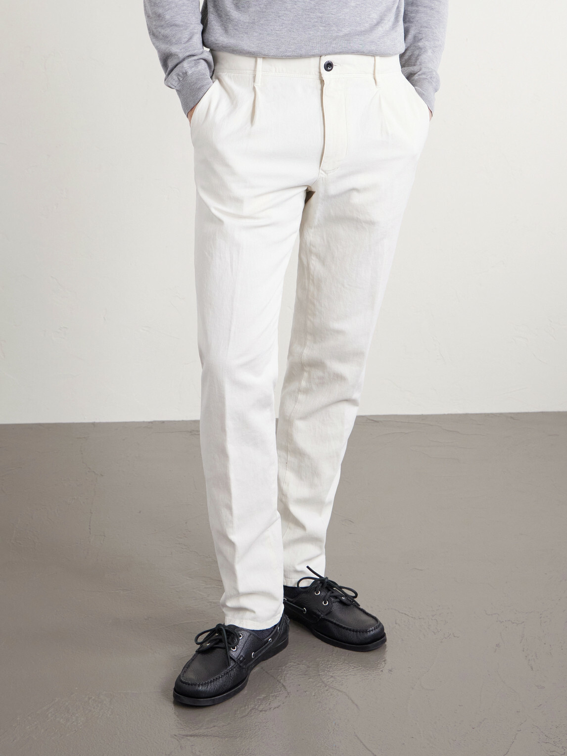 Slowear - Tapered Pleated Stretch-Cotton and Linen-Blend Gabardine Trousers - White