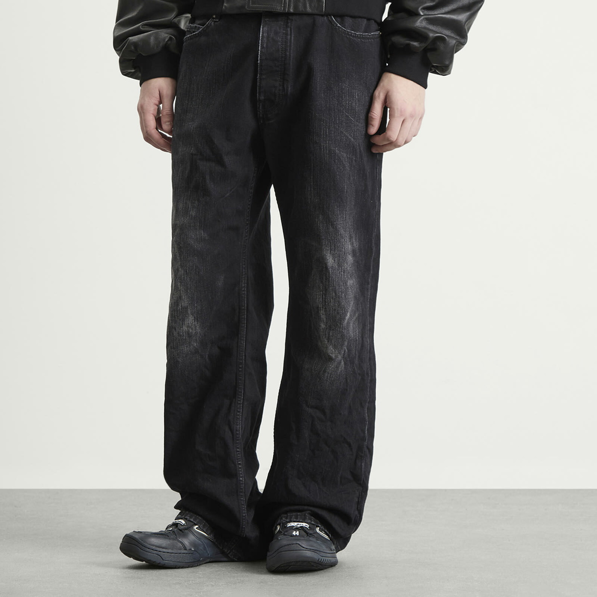 Balenciaga Men's Distressed Fit Fadeout Black Denim Jeans in Black