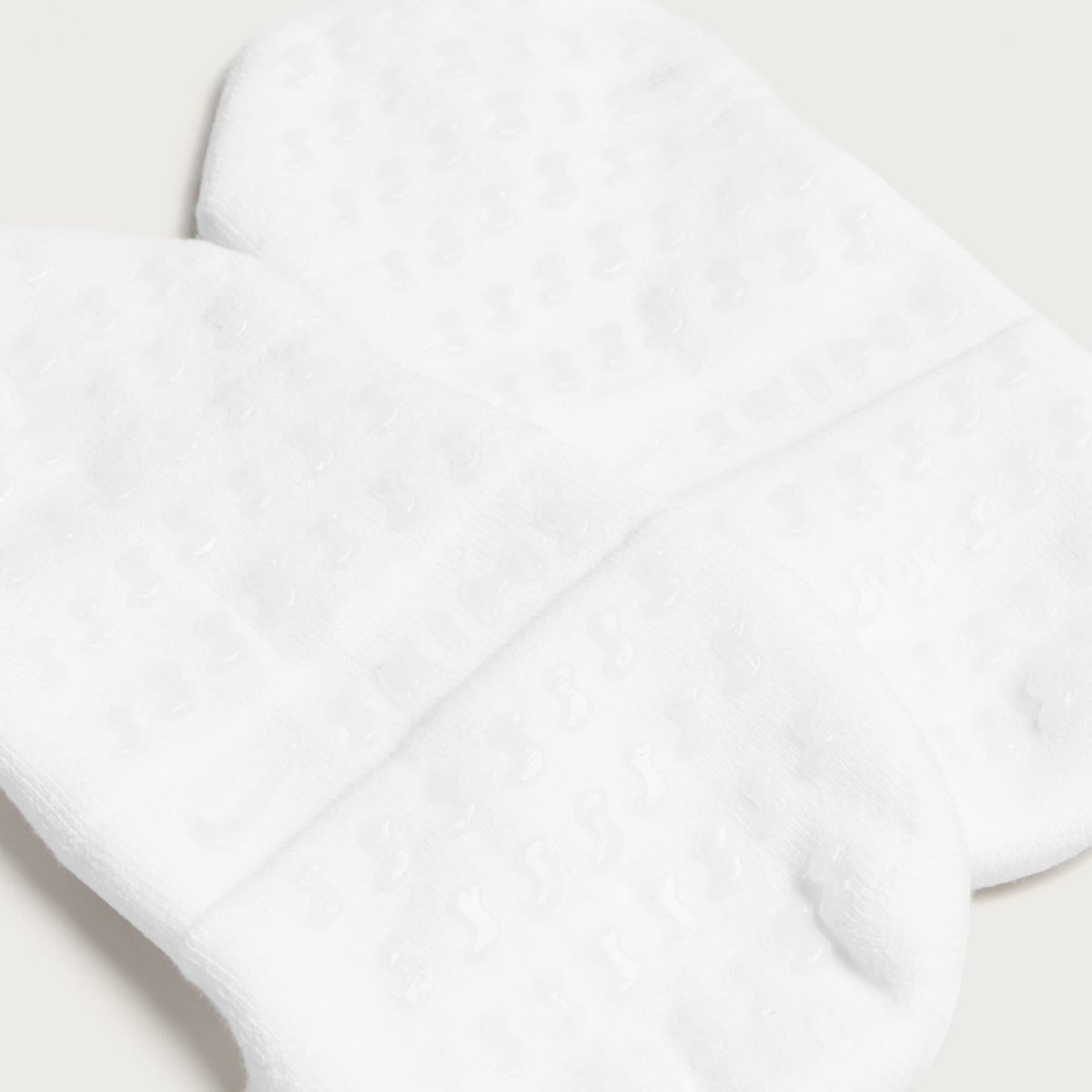 Nike Women's SKIMS Dri-FIT Pilates Grip No-Show Socks in Snow