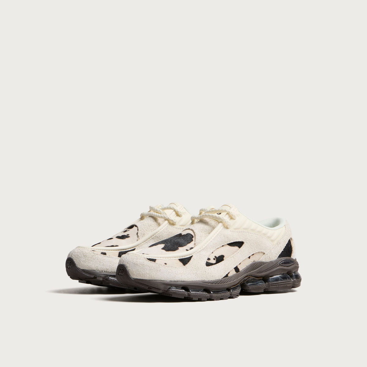 New Balance 1890A Sneaker in Angora/Rich Earth