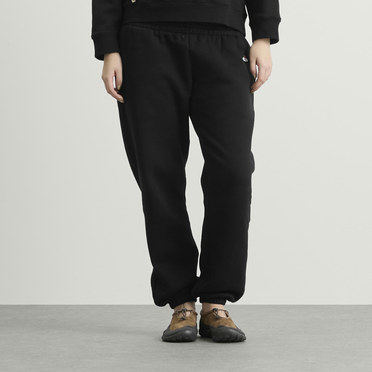 Hommegirls Women's x Fruit of the Loom Boxer Sweatpants in Black/White