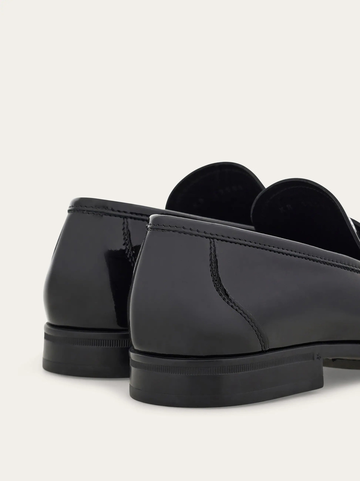 Ferragamo Mens Gancini loafer in Black