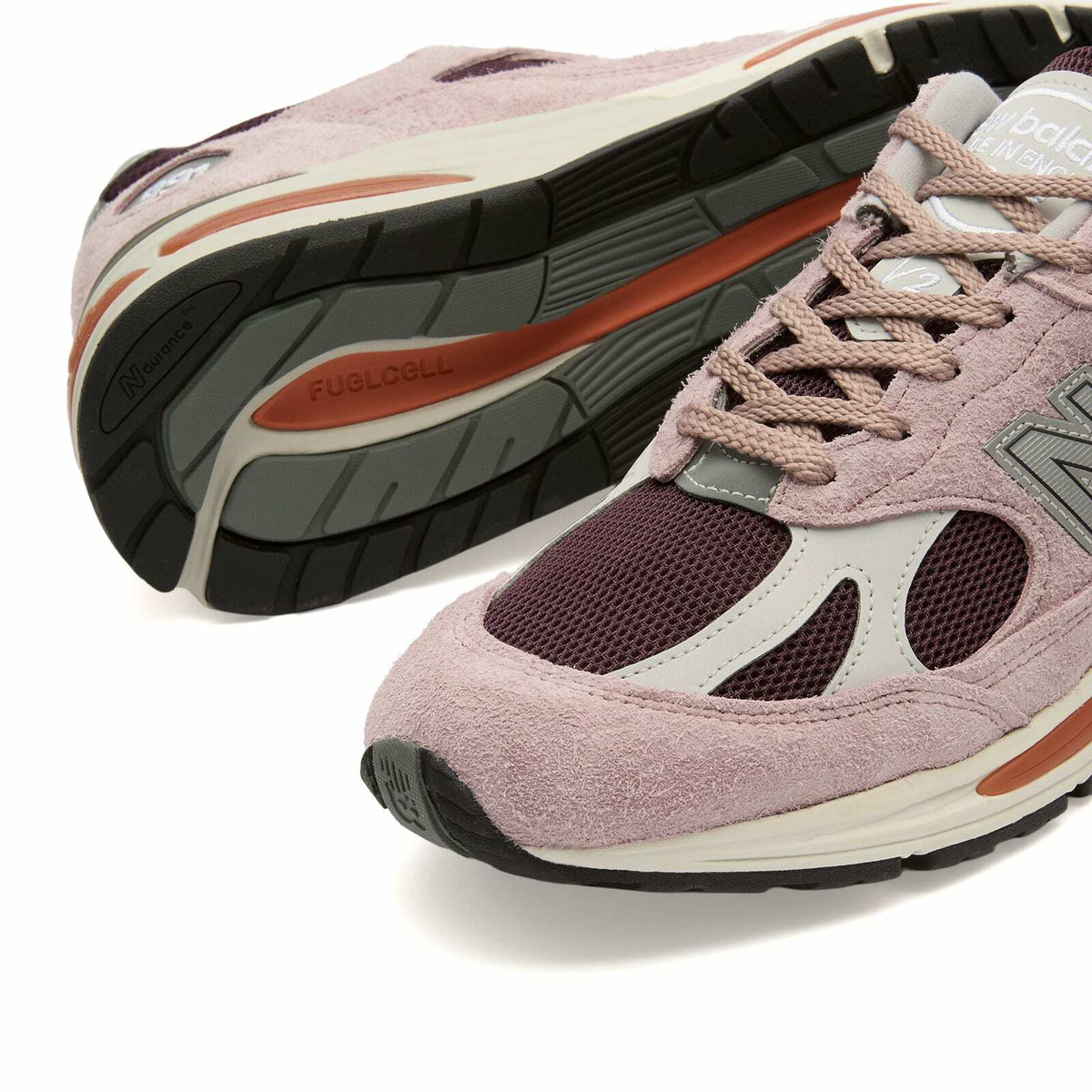 New Balance 991v2 Sneaker in Pink