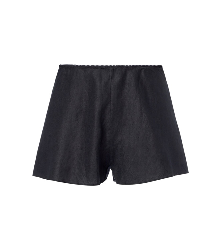 Photo: Dôen Loren linen shorts