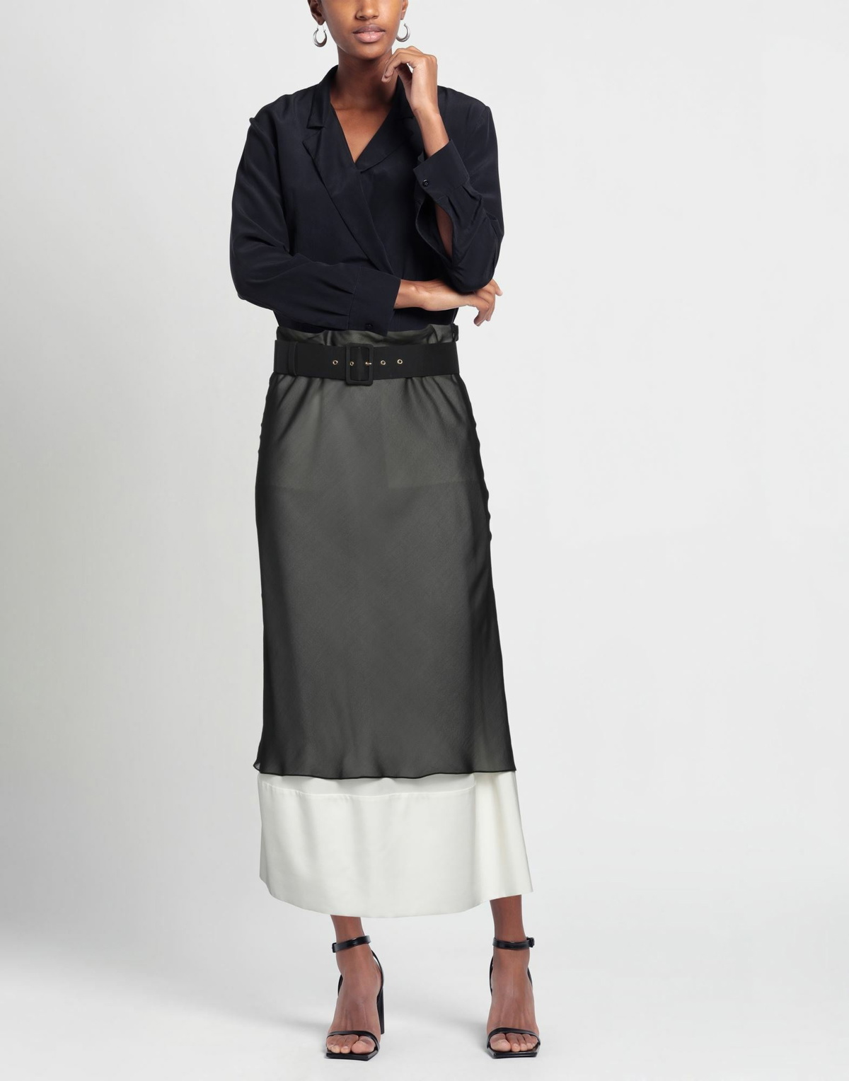 Quira Womens Maxi skirt in Black