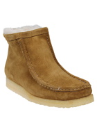 CLARKS - Wallabee Hi Suede Leather Boots