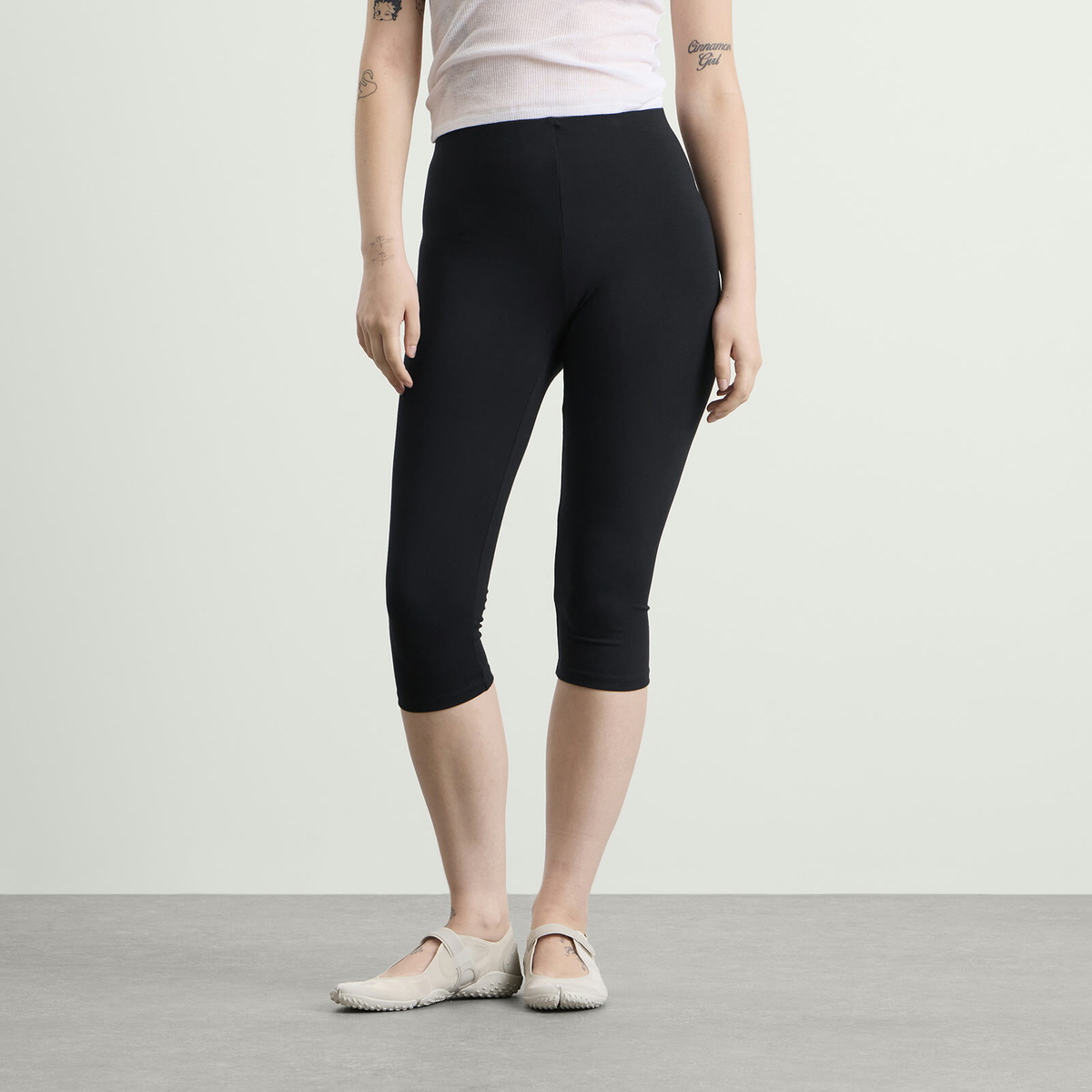 SKIMS Women's Smooth Layers Capri in Obsidian