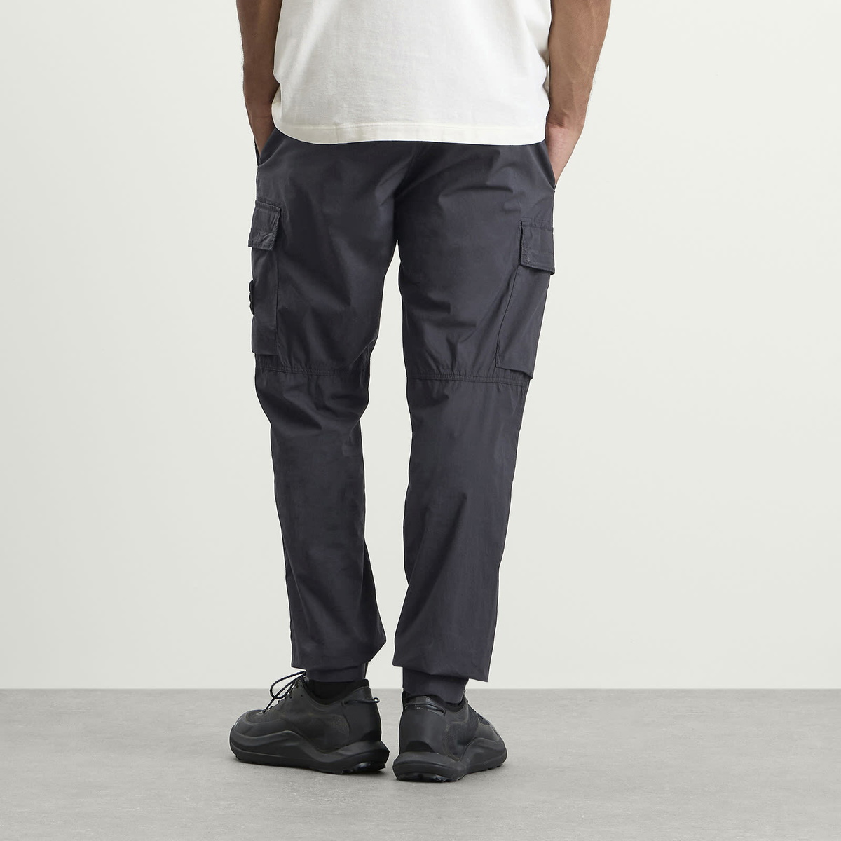 Stone Island Men's Paracadute Cargo Trousers in Navy Blue