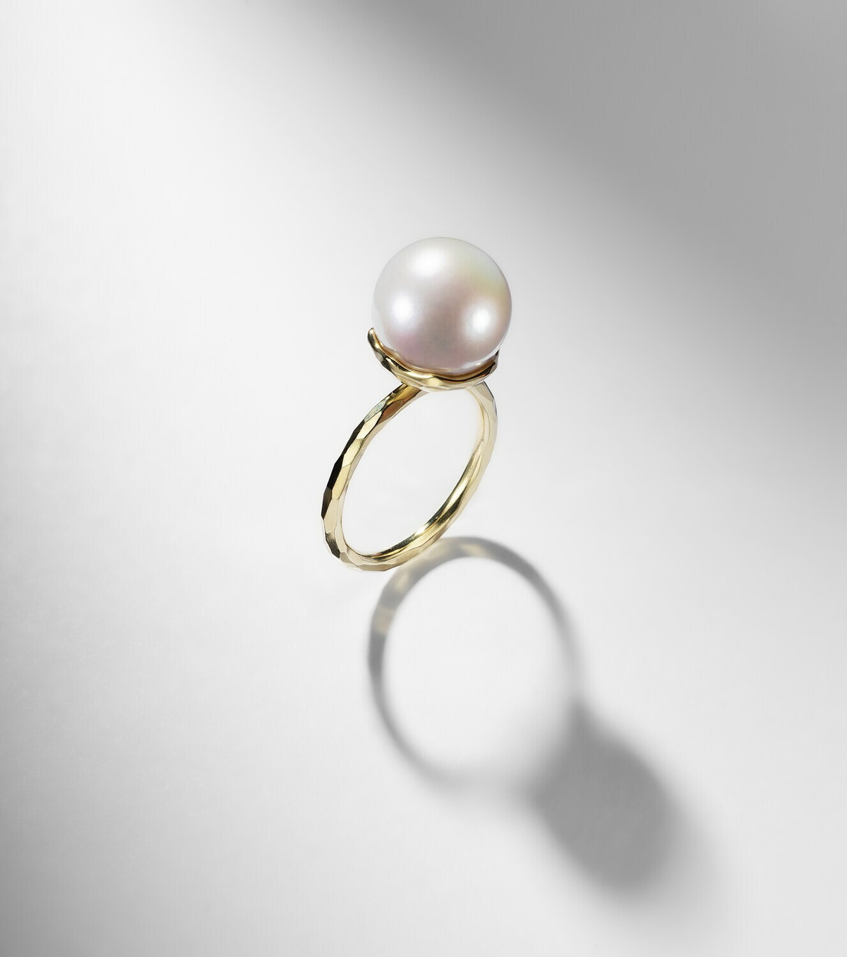Octavia Elizabeth Orb 18kt gold ring with pearl