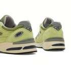 New Balance 991v2 Sneaker in Green Banana/Moss