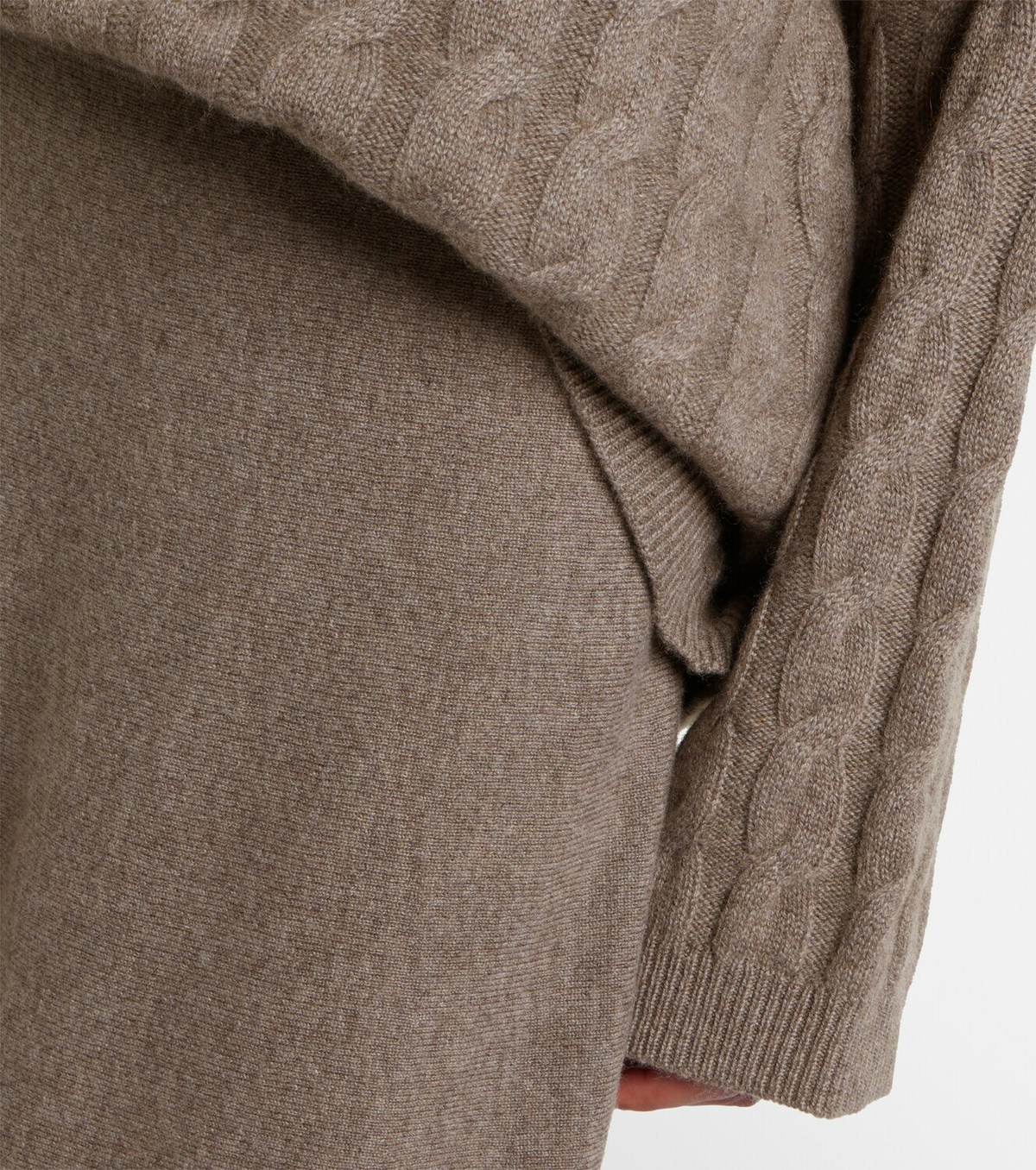 Lisa Yang Seymour cable-knit cashmere sweater