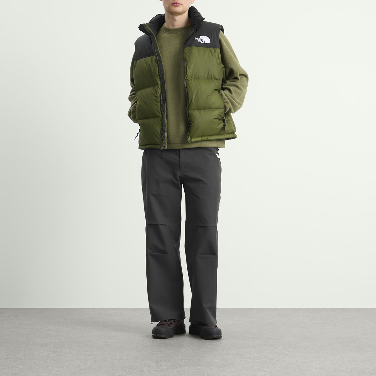 The North Face Men's 1996 Retro Nuptse Vest in Woodland Green/Tnf Black