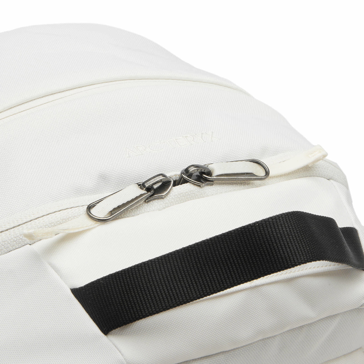 Arc'teryx Mantis 26 Backpack in Arctic Silk 