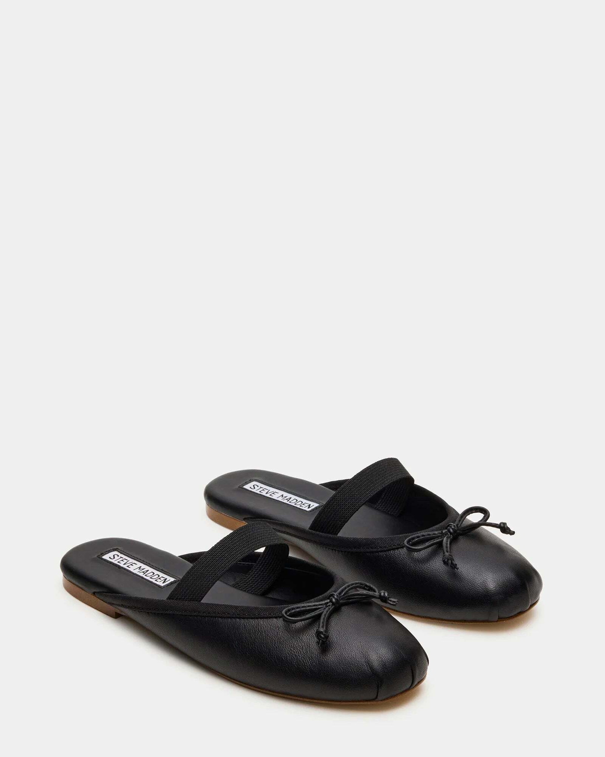 Steve Madden Cutesy Flats in Black