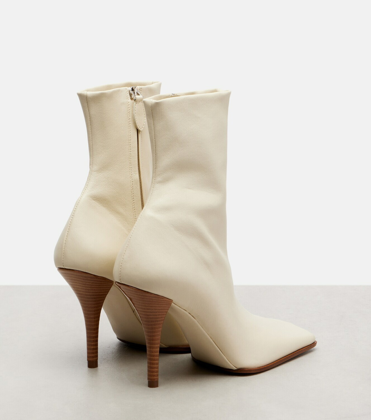 Alaïa 90 leather ankle boots