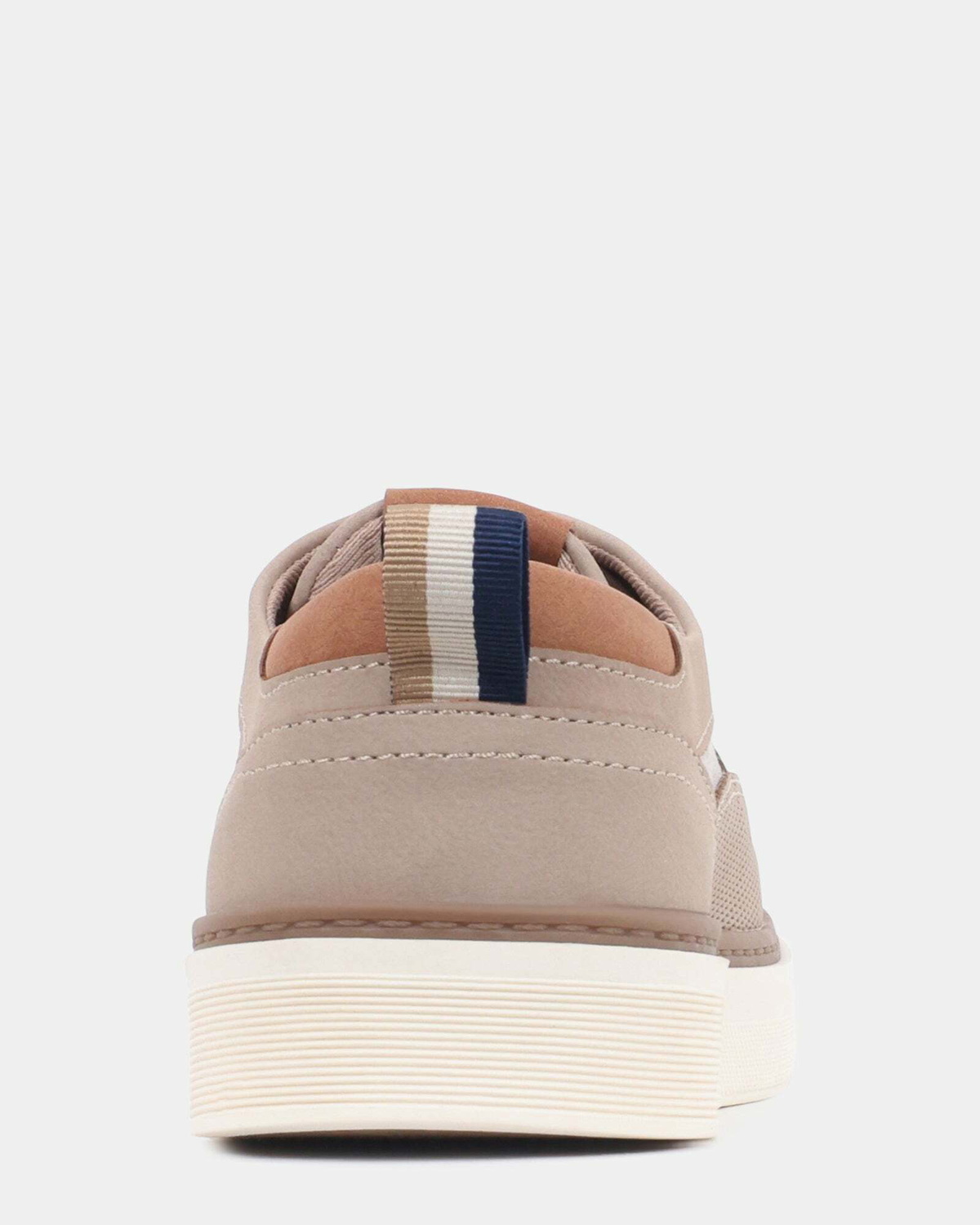 Steve Madden Hastingss Casual Shoes in Taupe Nubuck