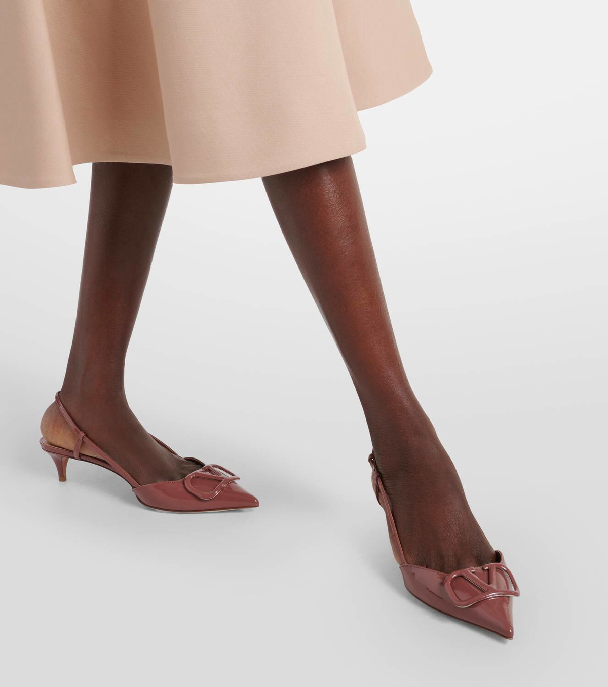 【Valentino Garavani】 VLogo Signature 40 patentレザーパンプ Vlogo Signature Patent Leather Slingback Pump 80mm / 3.15 In