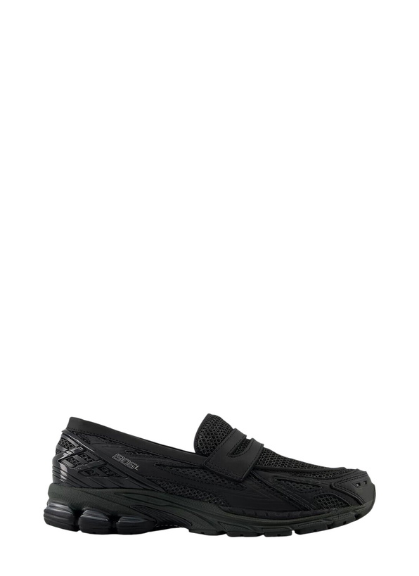 Photo: New Balance 1906L Sneakers