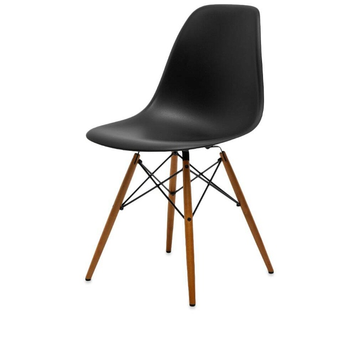 Photo: Vitra Eames DSW Side Chair Light Maple Legs in Deep Black